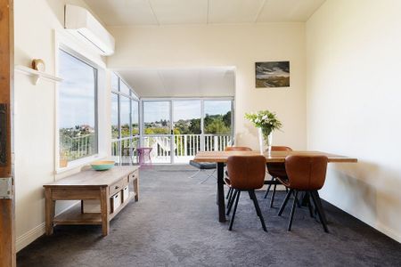 City Cottage Fully Renovated & Furnished - Photo 2