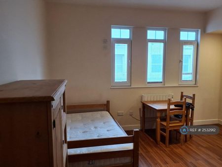 Studio to rent - Photo 4