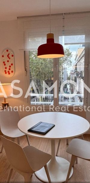 Modern 4-Bedroom Apartment in Heart of Gràcia - Photo 1