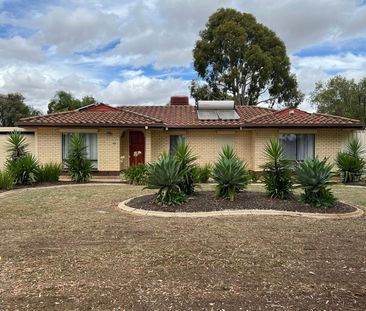 Four Bedroom Family Home! - Photo 4