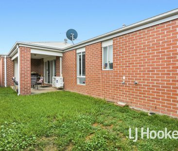 Modern Four Bedroom Home! - Photo 6