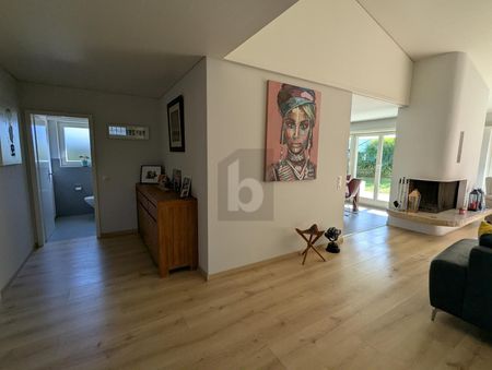 LIGHT-FLOODED WITH CHEMINÉE AND GARDEN - Photo 2