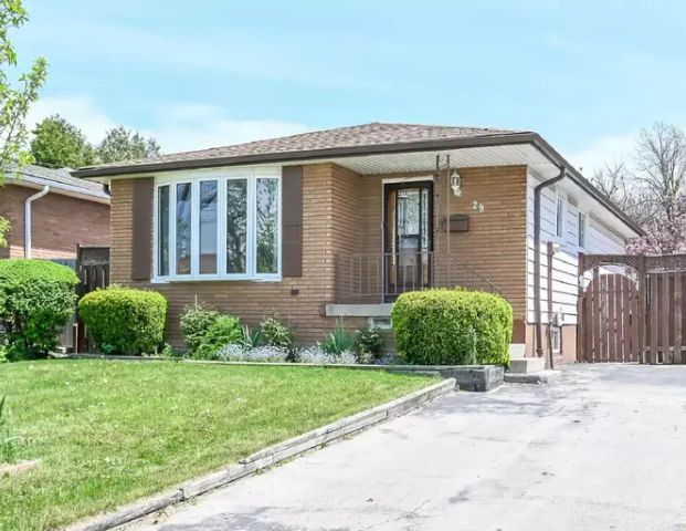 2 🛏 BEDROOM + Den + 1 🛁 BATH Apartments for Rent in Hamilton Mountain | 29 Birchcliffe Crescent, Hamilton - Photo 1