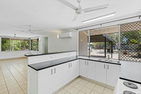 SPACIOUS HOME WITH POOL - Photo 4