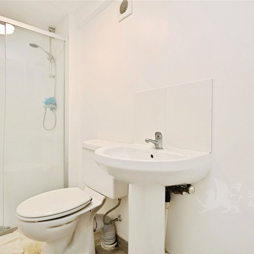 Blackwell Avenue, Guildford, Surrey, GU2 8LU - Photo 1