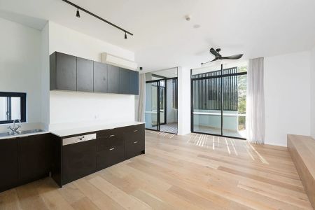 Modern Luxury Two Bedroom Garden Apartment - Photo 5