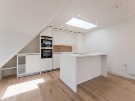 2 King Georges Walk, 5 High Street, Esher, Surrey, KT10 - Photo 3