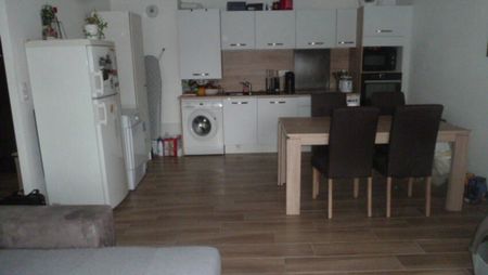 HETTANGE GRANDE-RESIDENCE RECENTE - CUISINE EQUIPEE - TERRASSE - PARKING SS/SOL - Photo 3
