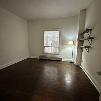 $2,400 / 1.5BED-1BATH SECOND FLOOR APARTMENT ON QUEEN ST - Photo 1