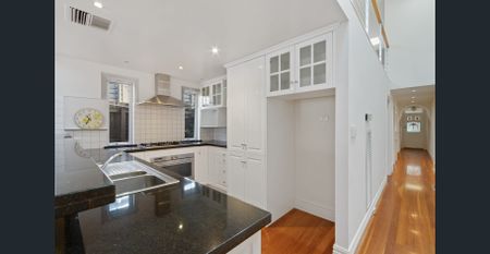 Spacious Family Home in a Prime Hawthorn East Location - Photo 4