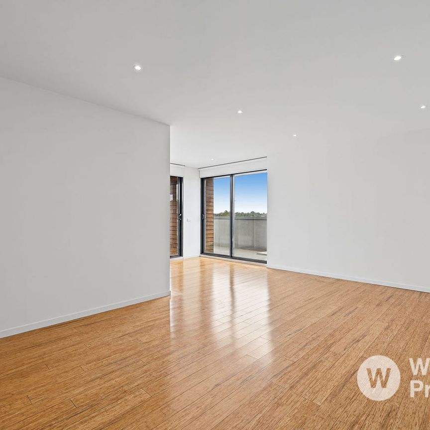 Luxurious Penthouse Living with Spectacular Yarra River Views - Photo 1