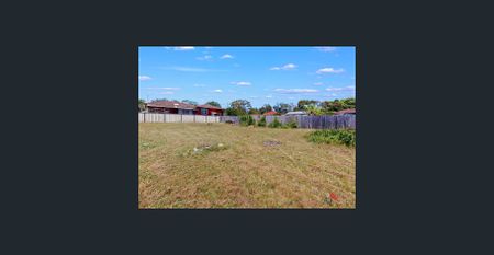 Two Bedroom House In Prime Location! - Photo 2