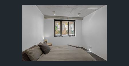 NEW YORK STYLE ONE BEDROOM FULLY FURNISHED APARTMENT IN THE HEART OF VARSITY! - Photo 3