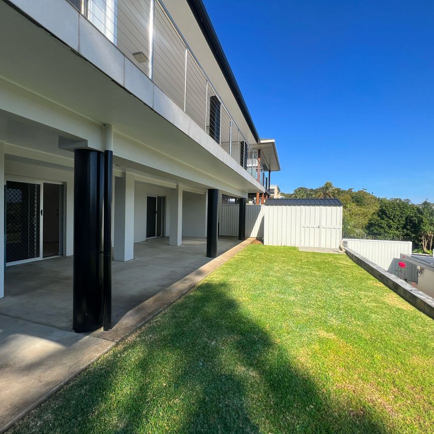 Stunning modern 2 bedroom studio with incredible water views - Photo 1