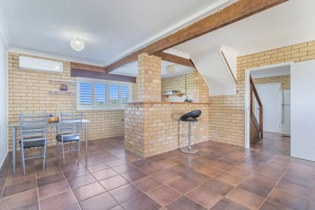 Exceptional Family Home Moments From The Beach - Photo 3