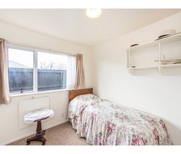 Lovely sunny warm two bedroom property townhouse - Photo 3
