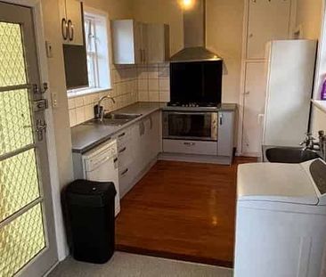 Charming 2BR Home w/ Garden & Deck! - Photo 4