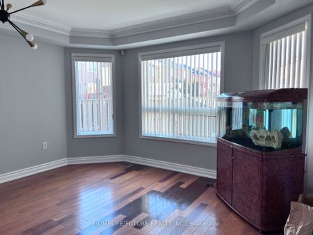 Detached Home For Lease | E8124098 - Photo 4