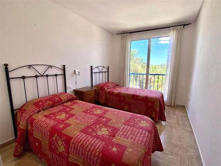 Middle Floor Apartment in Sotogrande Marina - Photo 3