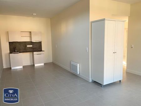 Location Appartement 3 pièces 67m² FONTENAY LE COMTE 85200 - Photo 2