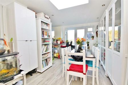 Robin Hood Road, Woking, Surrey, GU21 - Photo 4