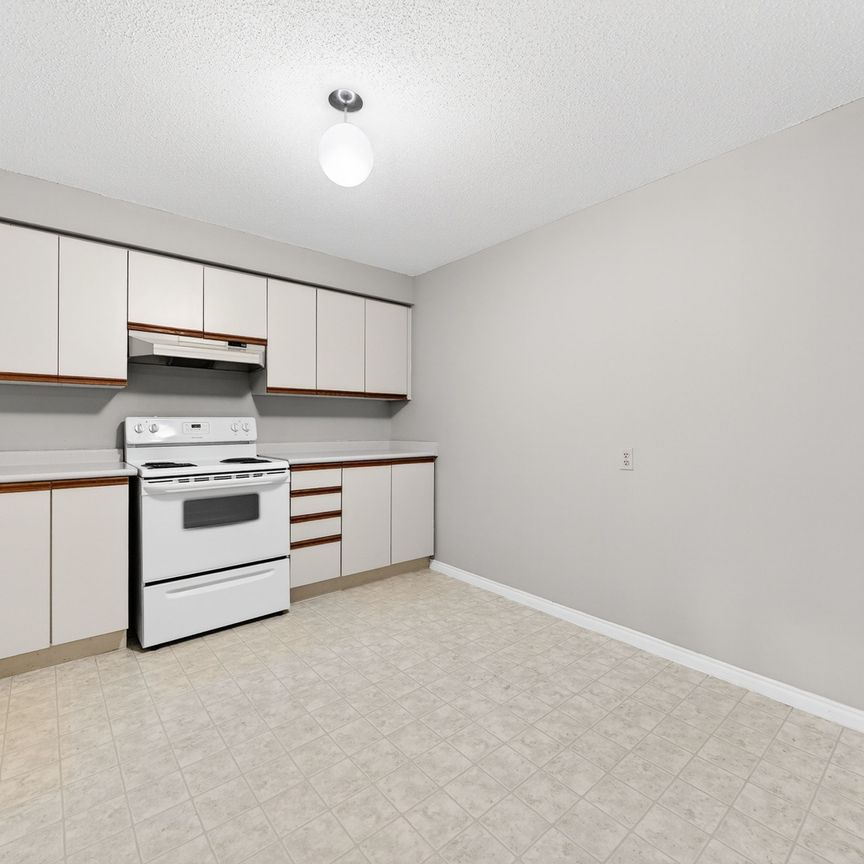 For Lease - 35 Green Valley Drive Unit# 1002, Kitchener, Ontario - Photo 1