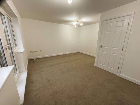 4 bedroom semi-detached house to rent - Photo 2