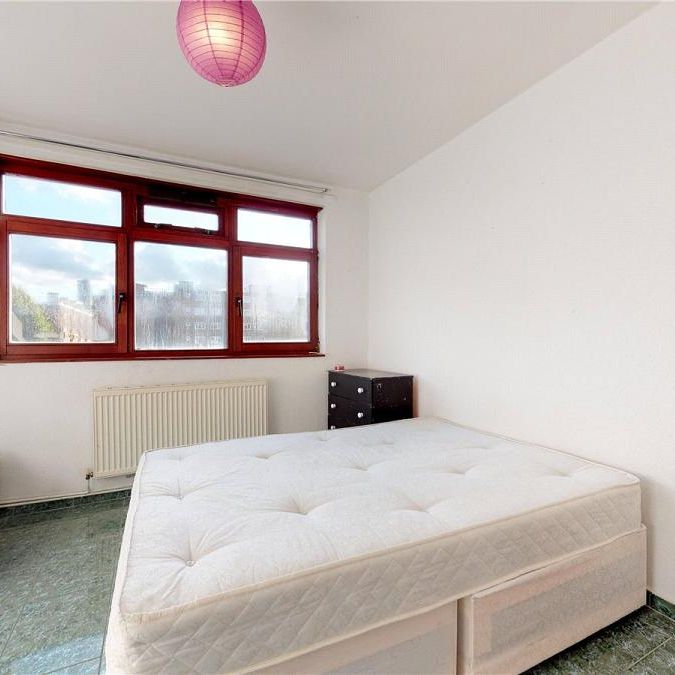 2 bedroom flat in Arden Estate - Photo 1