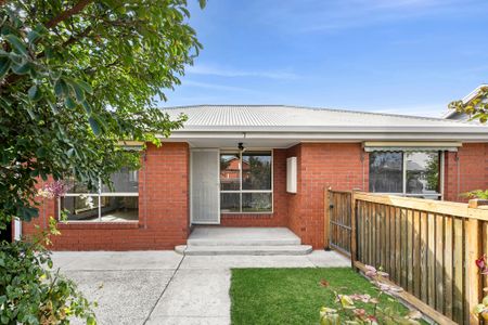 Refreshed & Reinvigorated - Two Bedroom House, Remote Garage, Fully Fenced - Photo 2