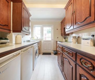 3 bed semi-detached house to rent in The Heights, Northolt, UB5 - Photo 2