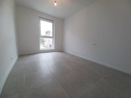 BEN- APPARTEMENT MET 2 KAMERS, GROOT TERRAS EN GARAGE VLAKBIJ DE MARKT TE GAVERE - Photo 3