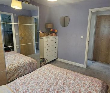 2 bedroom flat to rent - Photo 2
