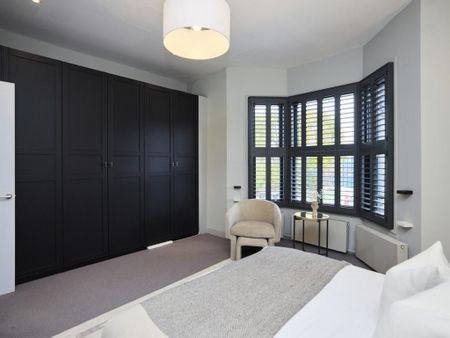 5 bedroom end of terrace house to rent - Photo 2