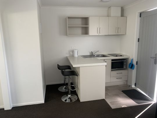 Furnished studio room - Power & Internet included - Melville - Photo 1