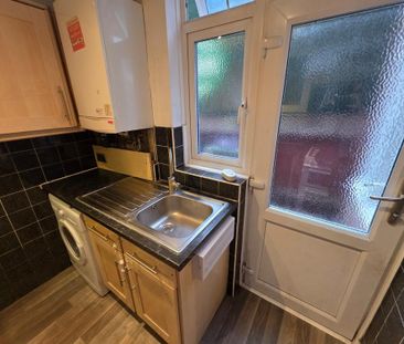 2 bedroom end of terrace house to rent - Photo 4