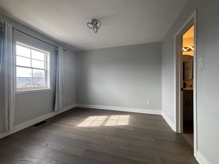 For Lease - 557 Bondi Avenue, Newmarket, Ontario - Photo 3