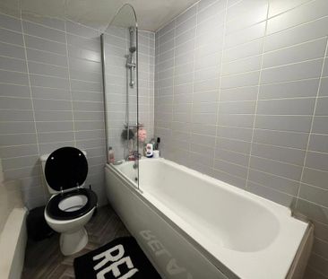 3 bedroom end of terrace house to rent - Photo 4