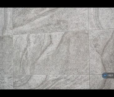 2 bedroom penthouse to rent - Photo 2