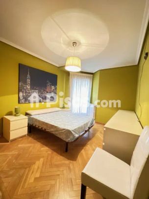 Piso en alquiler en Calle del Roble - Foto 1