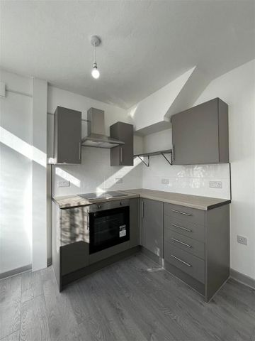3 bedroom semi-detached house to rent - Photo 2