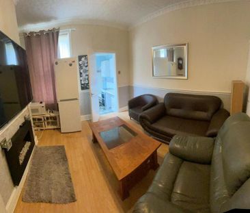 2 bedroom end of terrace house to rent - Photo 2