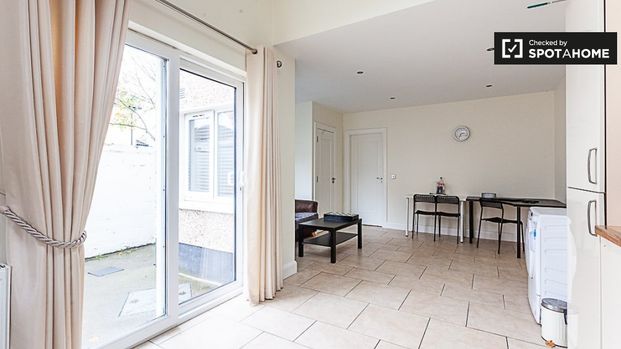 Room for rent in sweet 3-bedroom house, Melrose Park, Dublin - Photo 1