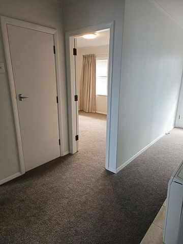 Charming 2BR Townhouse in Tawa! - Photo 3