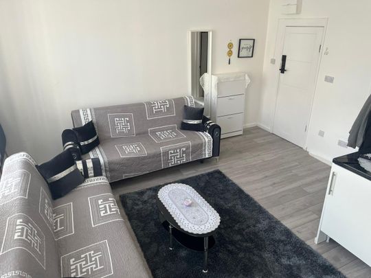 1 Bed Flat, Kingsland High Street, E8 - Photo 1