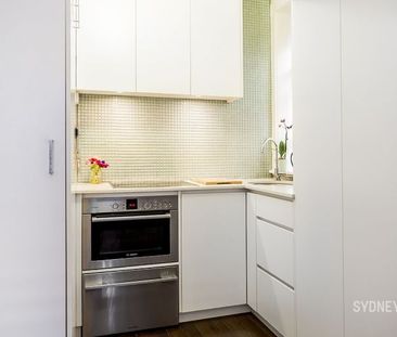 CHARACTER FILLED ONE BEDROOM | Unfurnished - Photo 1