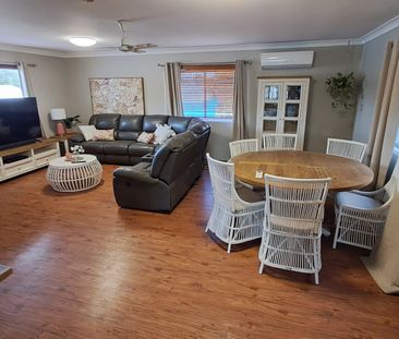 Thuringowa Central - Photo 1