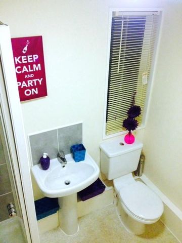 1 bedroom in a house share to rent - Photo 4