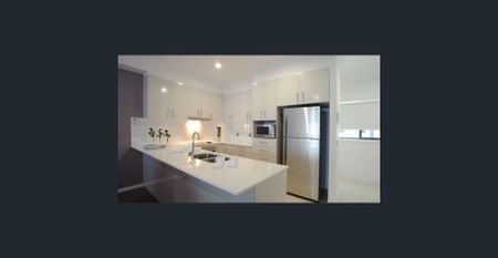 Modern Three Bedroom Townhouse In Hope Island - Photo 4