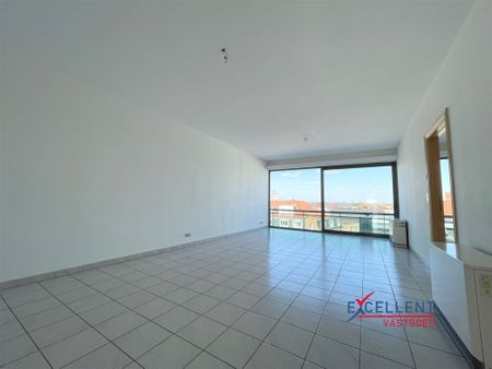 Zeer ruim 2-slaapkamer appartement te huur op de markt van Deinze! - Photo 3