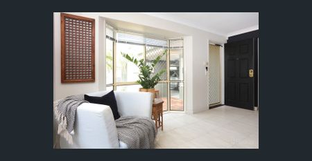 LOVELY SPACIOUS FAMILY HOME! CONVENIENT TO SCHOOLS & CLOSE TO AMENTIES - Photo 3